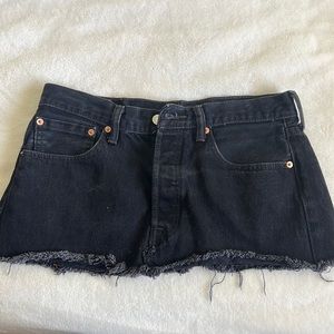 levi’s low rise mini denim skirt